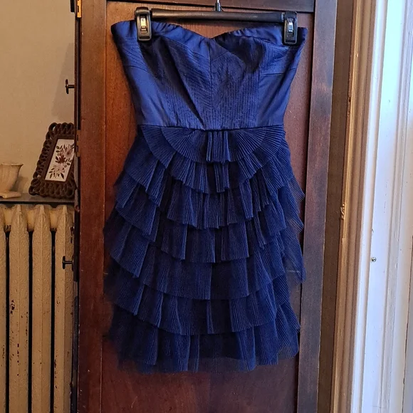 BCBG MaxAzria SAS size 0 Navy Blue carbon short ruffled and tiered dress